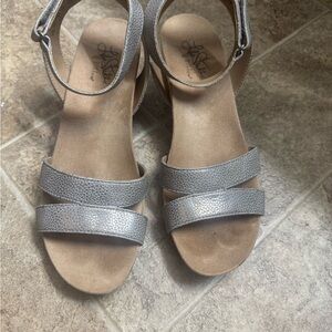 Life Stride Metallic Gray Sandals